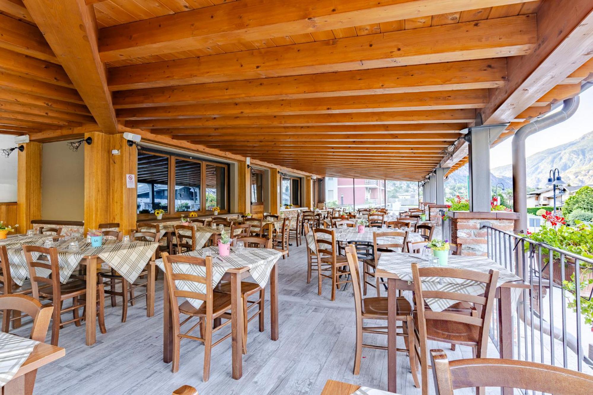 Hotel&Restaurant Armanac De Toubie Arnad Buitenkant foto