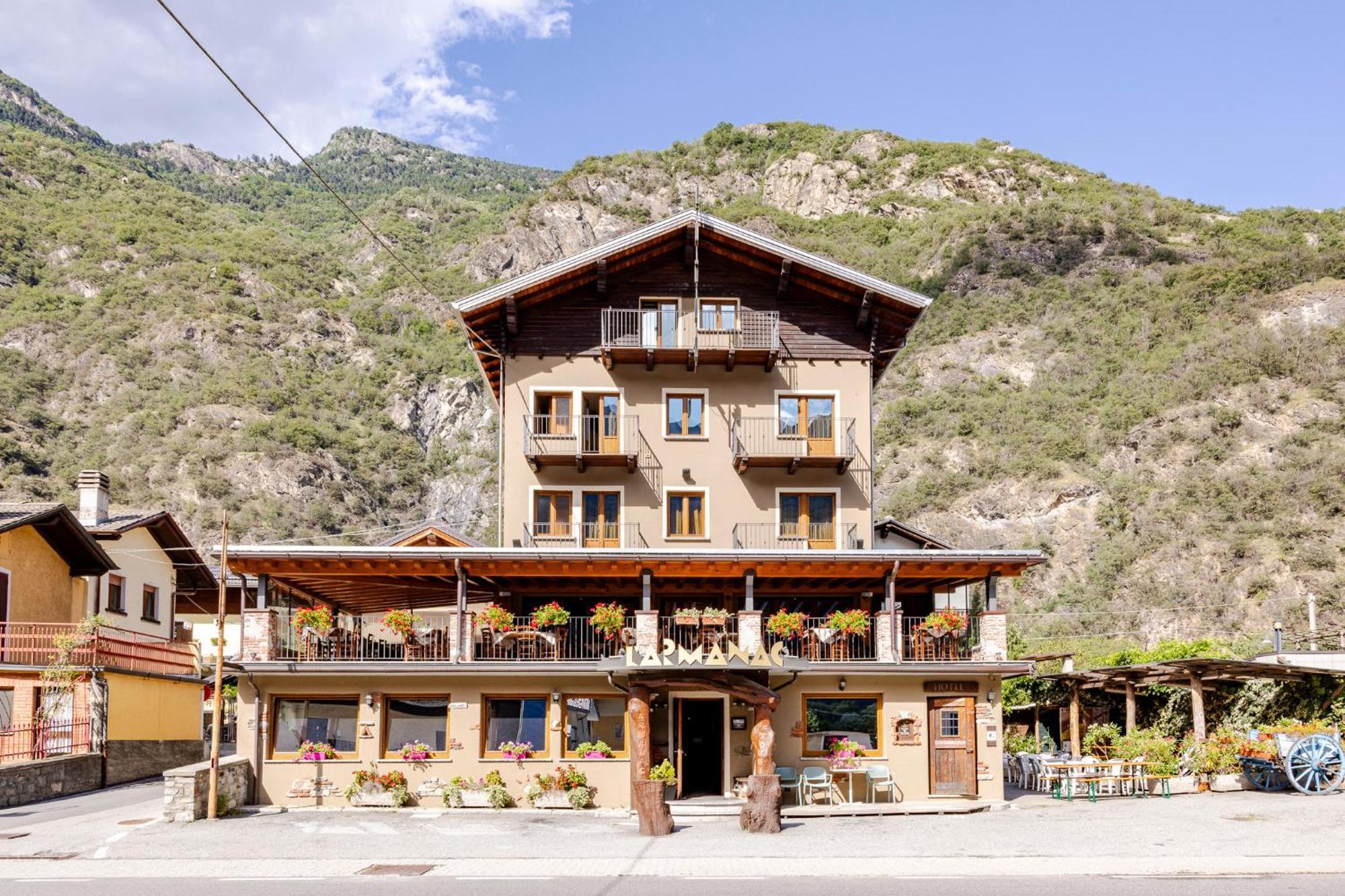 Hotel&Restaurant Armanac De Toubie Arnad Buitenkant foto