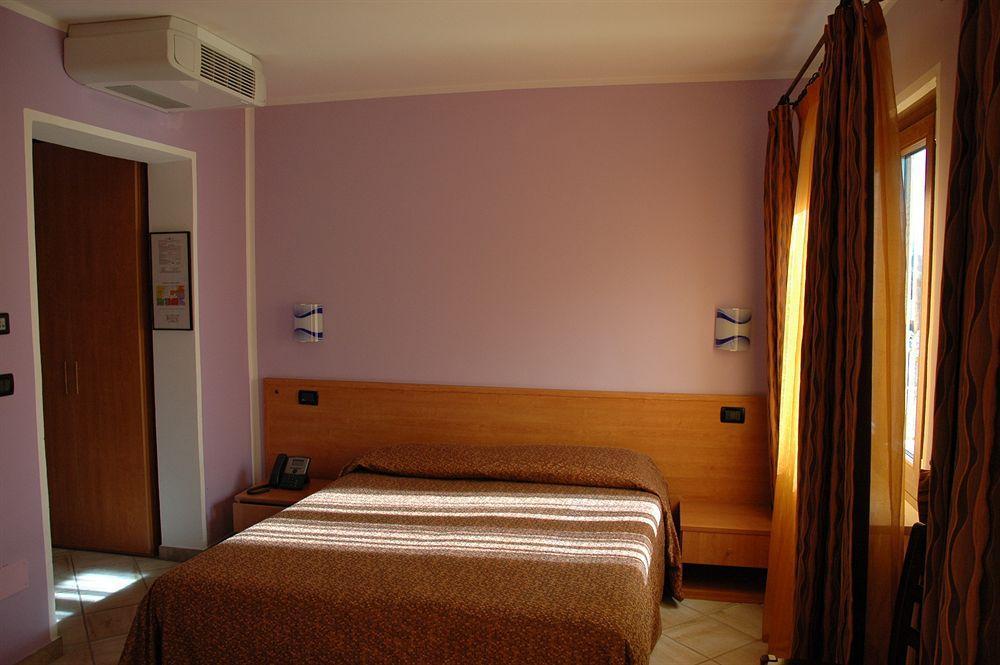 Hotel&Restaurant Armanac De Toubie Arnad Buitenkant foto