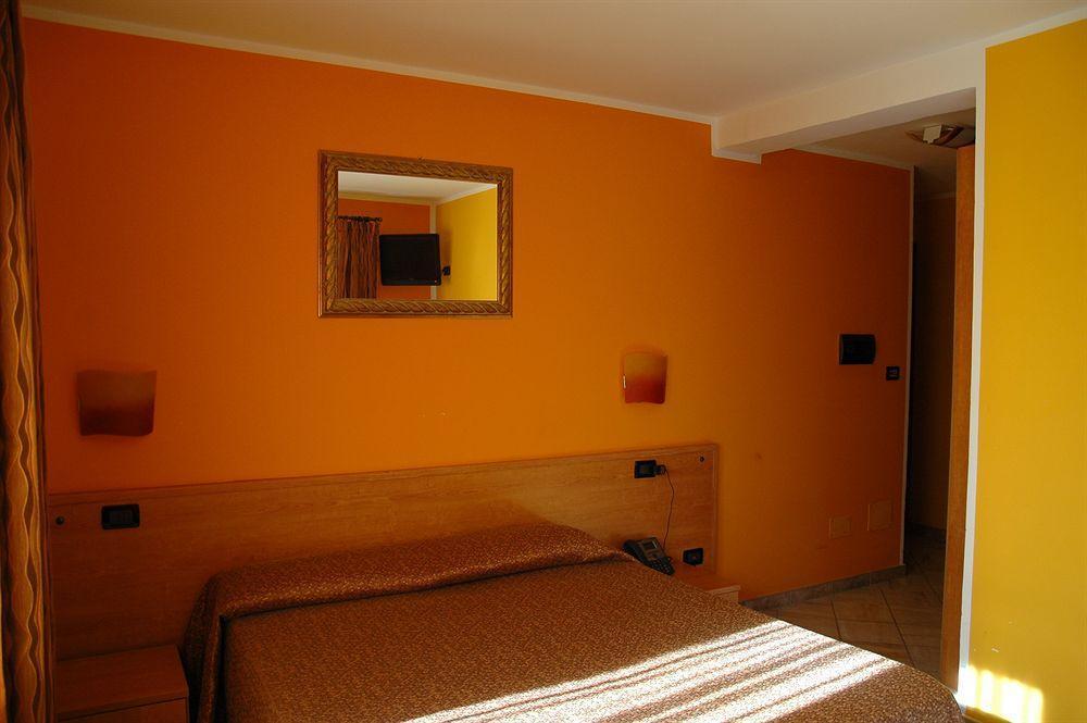 Hotel&Restaurant Armanac De Toubie Arnad Buitenkant foto