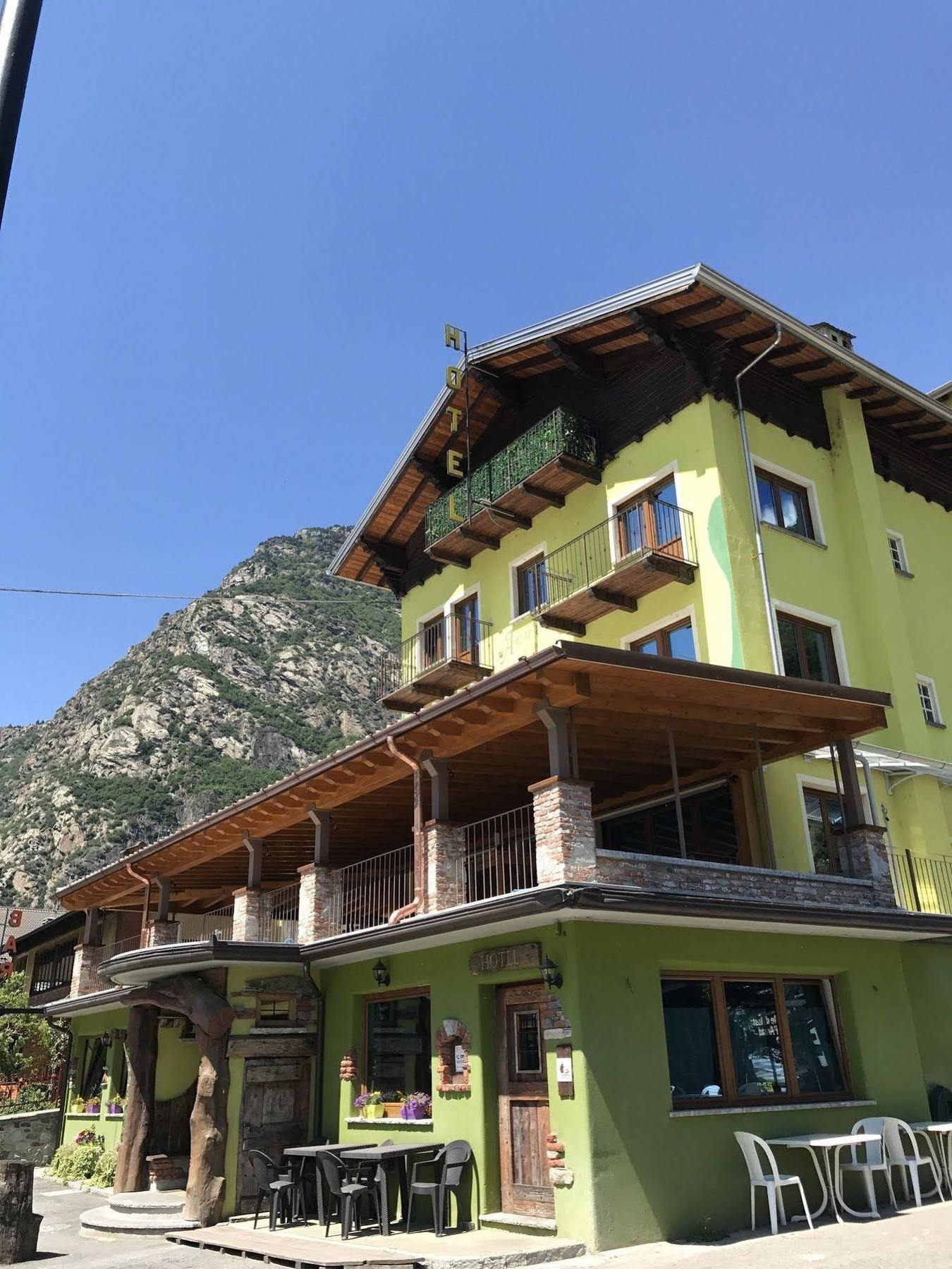 Hotel&Restaurant Armanac De Toubie Arnad Buitenkant foto